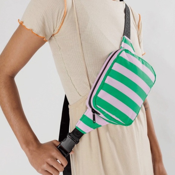 BAGGU Handbags - NWT Baggu Puffy Fanny Pack